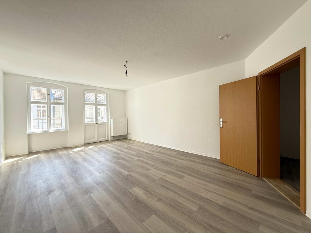 Wohnzimmer mit Balkon