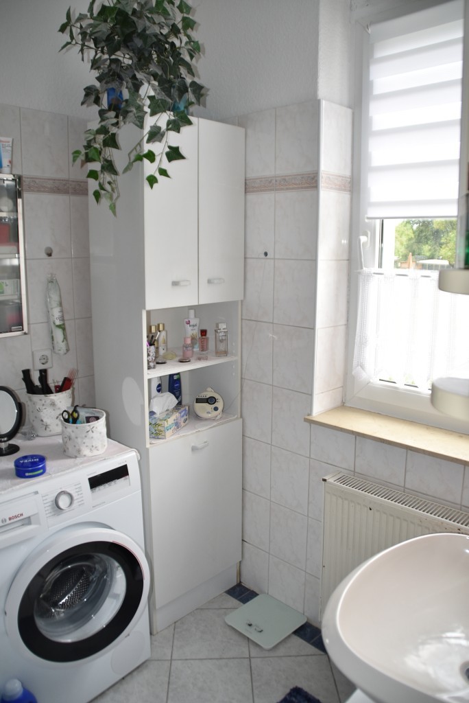 Bad EG mit Wanne + Dusche