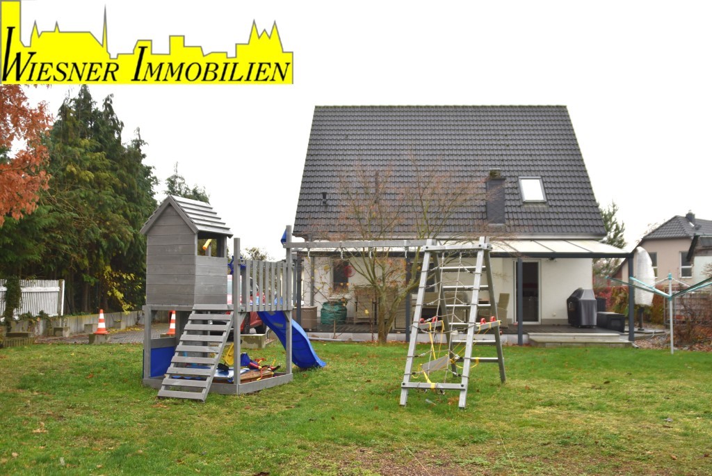 Garten und Hausrückseite