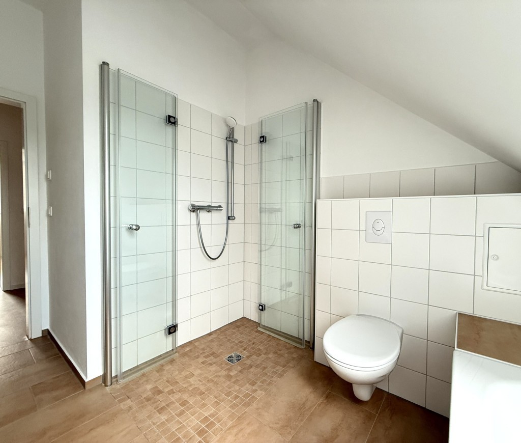 DG: Bad mit bodengleicher Dusche