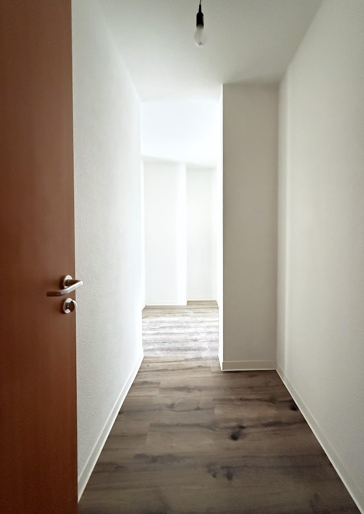 Blick aus Bad in die Diele