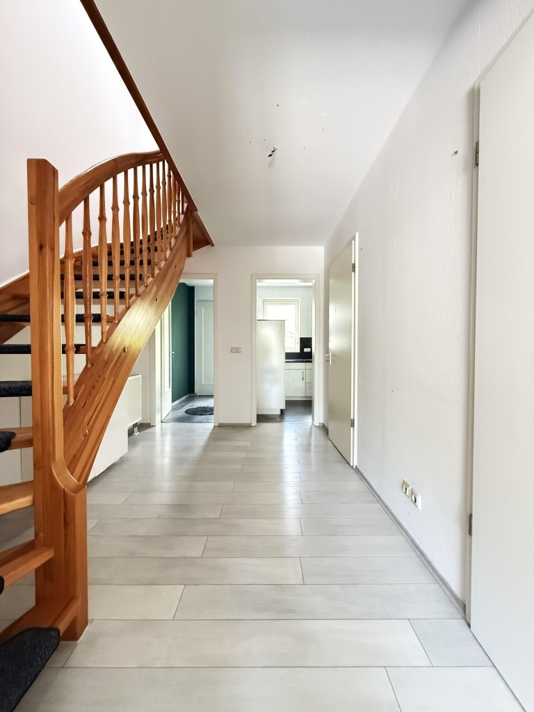 Diele mit Treppe ins Obergeschoss